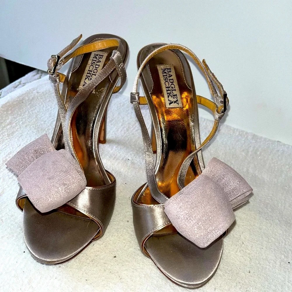 Badgley Mischka bows and heels - Picture 3 of 5